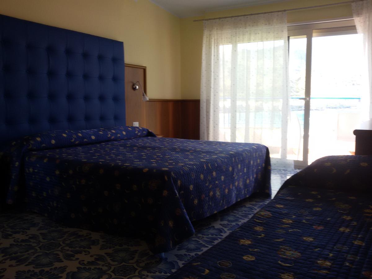 Hotel Panoramic Giardini-Naxos Kültér fotó