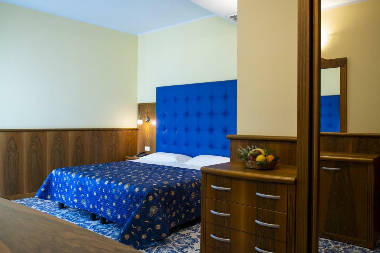 Hotel Panoramic Giardini-Naxos Kültér fotó